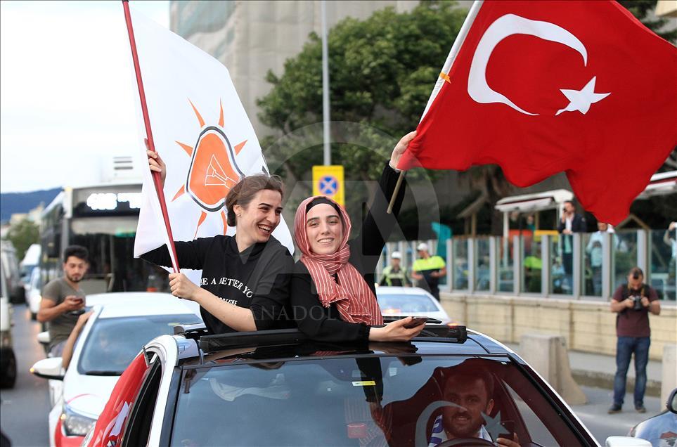 بدء إحتفالات نجاح أردوغان في الإنتخابات الرئاسية في شوراع مدينة إسطنبول
