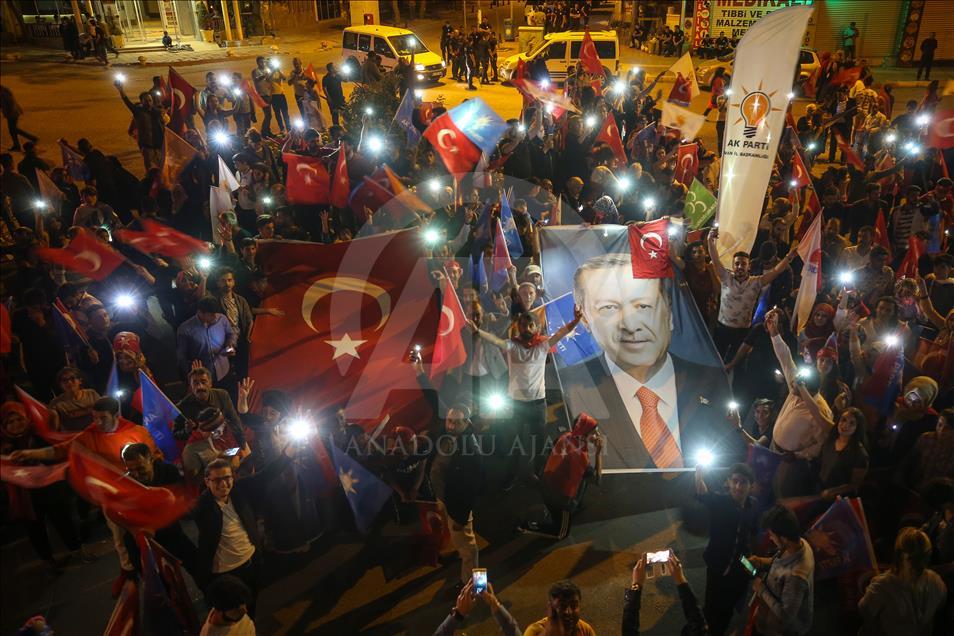 В Ване празднуют победу Эрдогана на выборах
