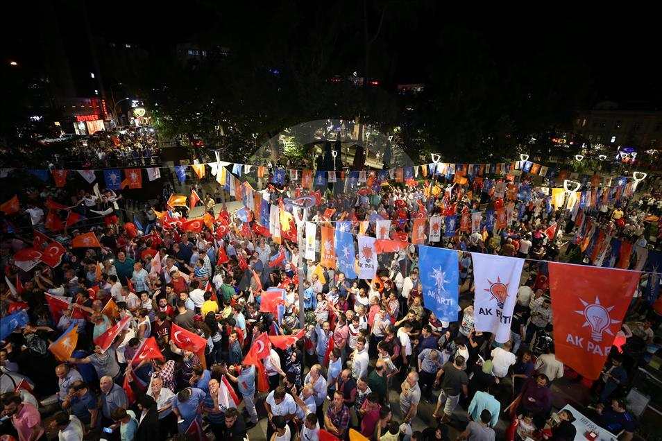 В Трабзоне празднуют победу Эрдогана на выборах

