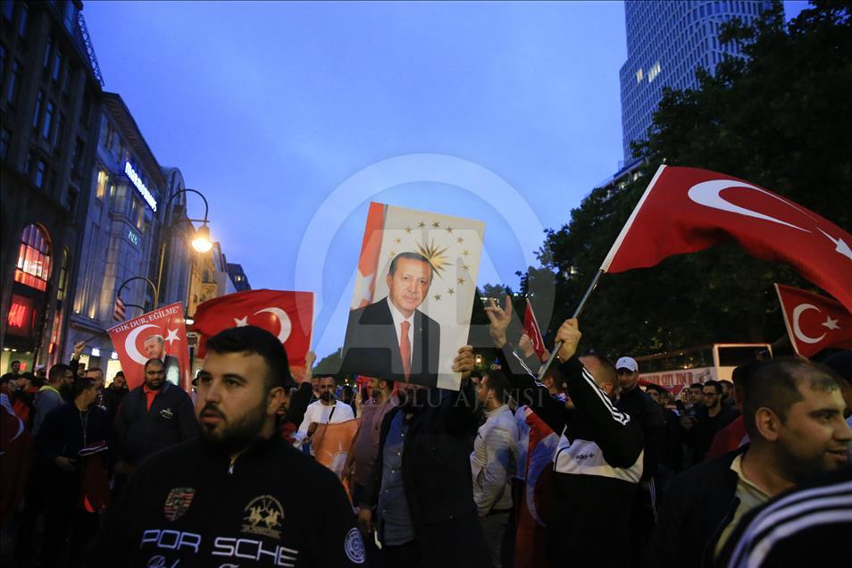 الأتراك في عواصم أوروبية يحتفلون بفوز أردوغان في الانتخابات 3