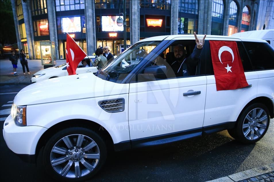 الأتراك في عواصم أوروبية يحتفلون بفوز أردوغان في الانتخابات
