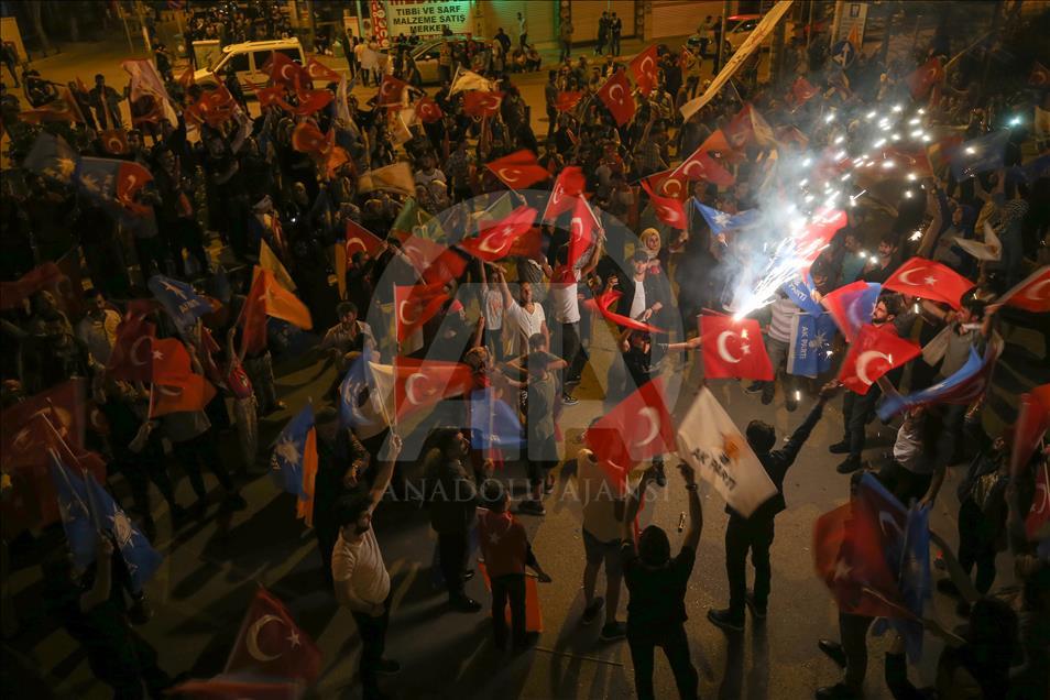 В Ване празднуют победу Эрдогана на выборах
