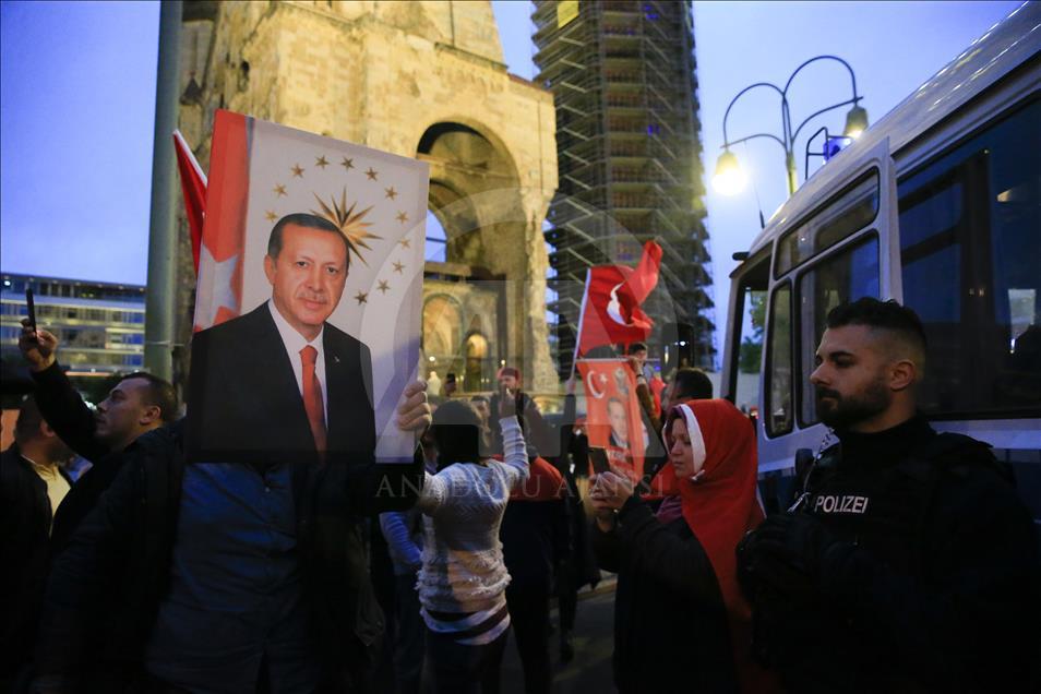 الأتراك في عواصم أوروبية يحتفلون بفوز أردوغان في الانتخابات