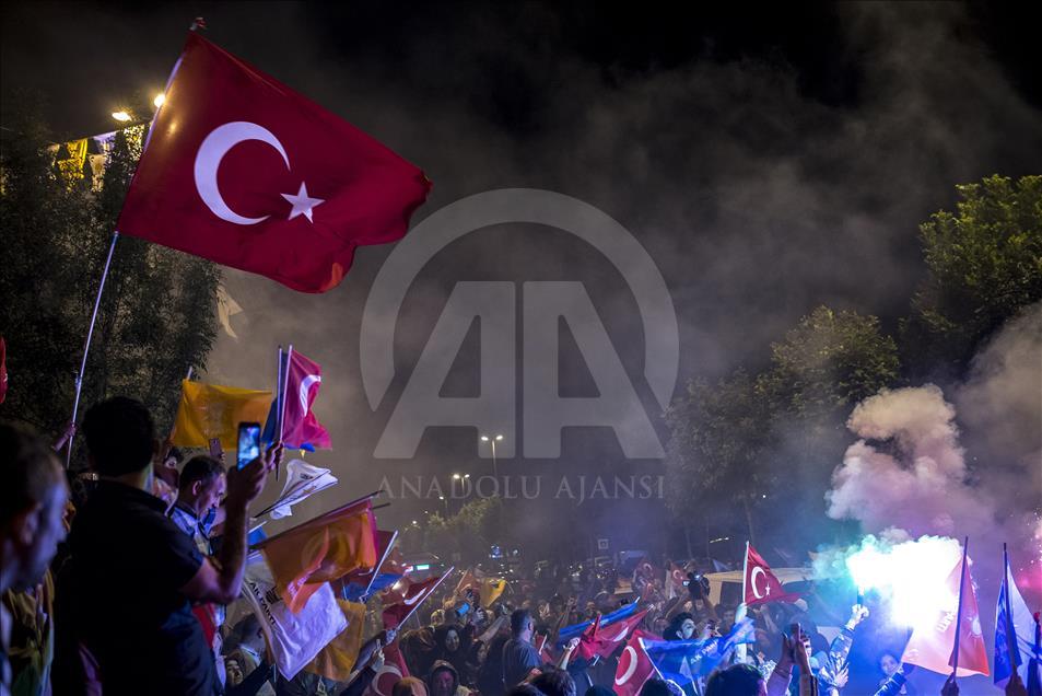احتفالات جماهيرية في إسطنبول بفوز أردوغان بالانتخابات
