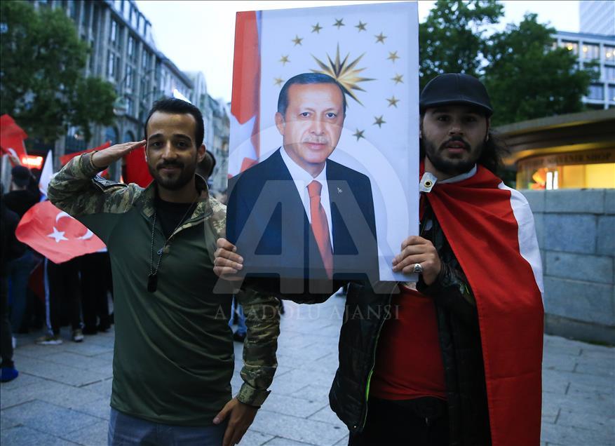 الأتراك في عواصم أوروبية يحتفلون بفوز أردوغان في الانتخابات