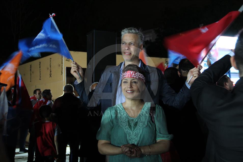 احتفالات جماهيرية في إسطنبول بفوز أردوغان بالانتخابات

