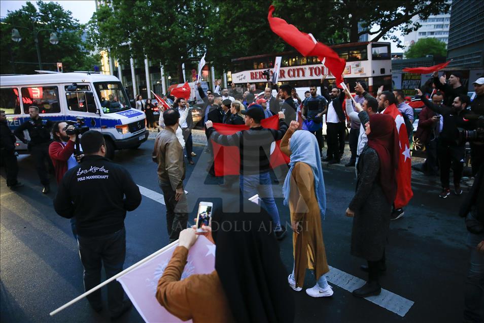 الأتراك في عواصم أوروبية يحتفلون بفوز أردوغان في الانتخابات