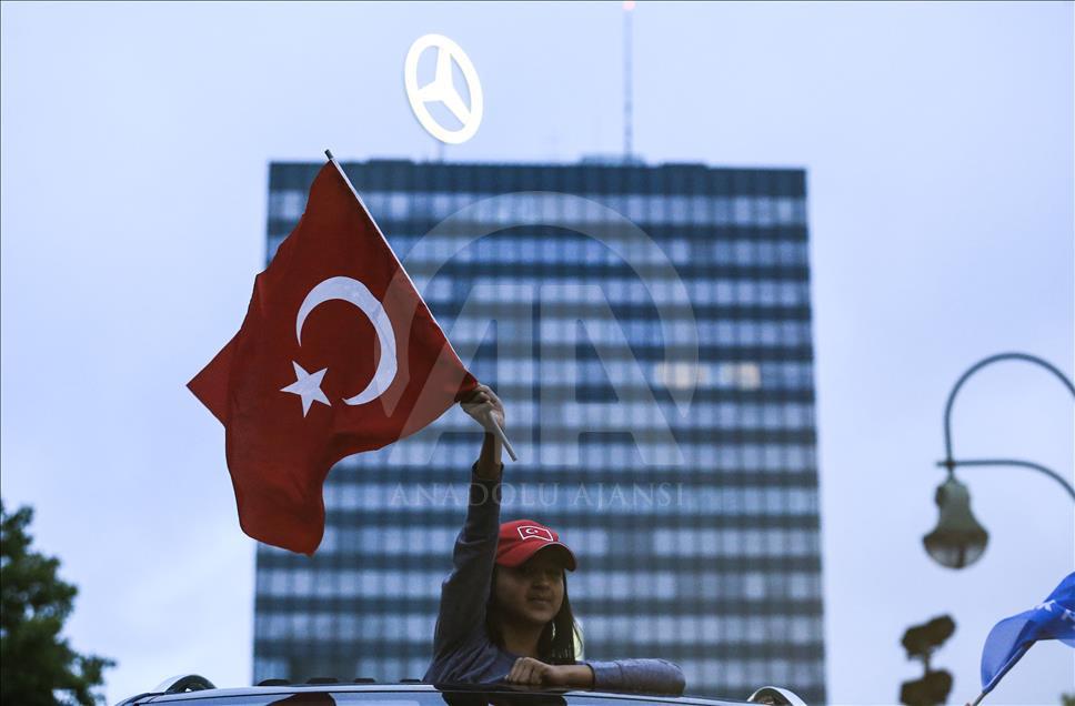 الأتراك في عواصم أوروبية يحتفلون بفوز أردوغان في الانتخابات