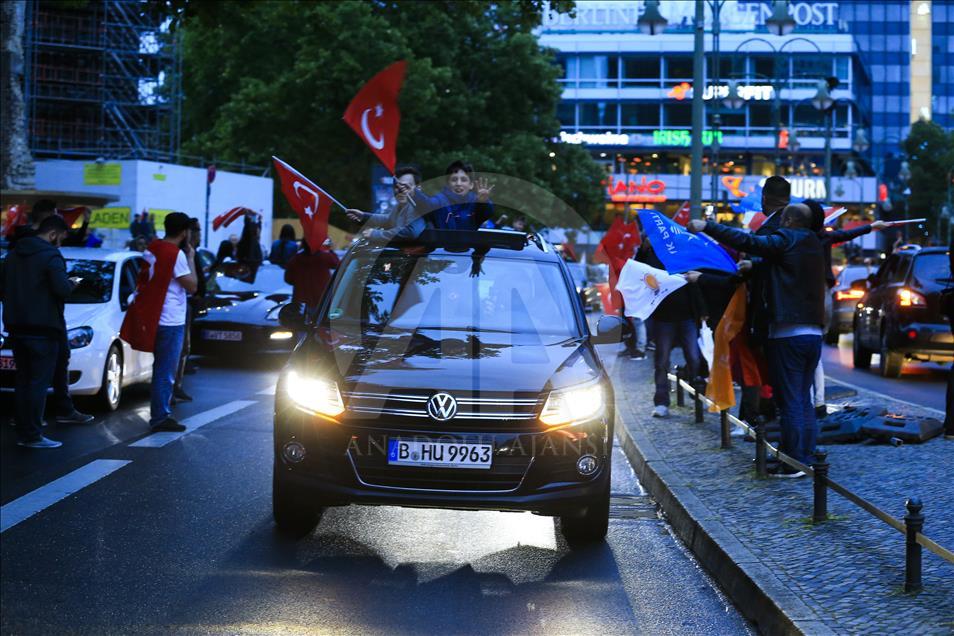 الأتراك في عواصم أوروبية يحتفلون بفوز أردوغان في الانتخابات