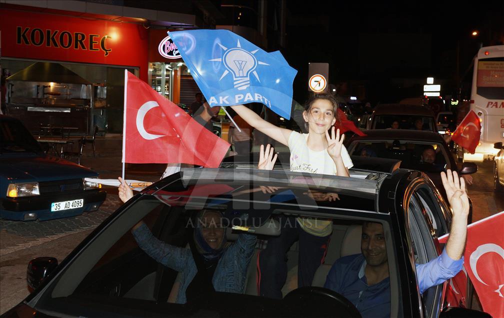 В Измире празднуют победу Эрдогана на выборах
