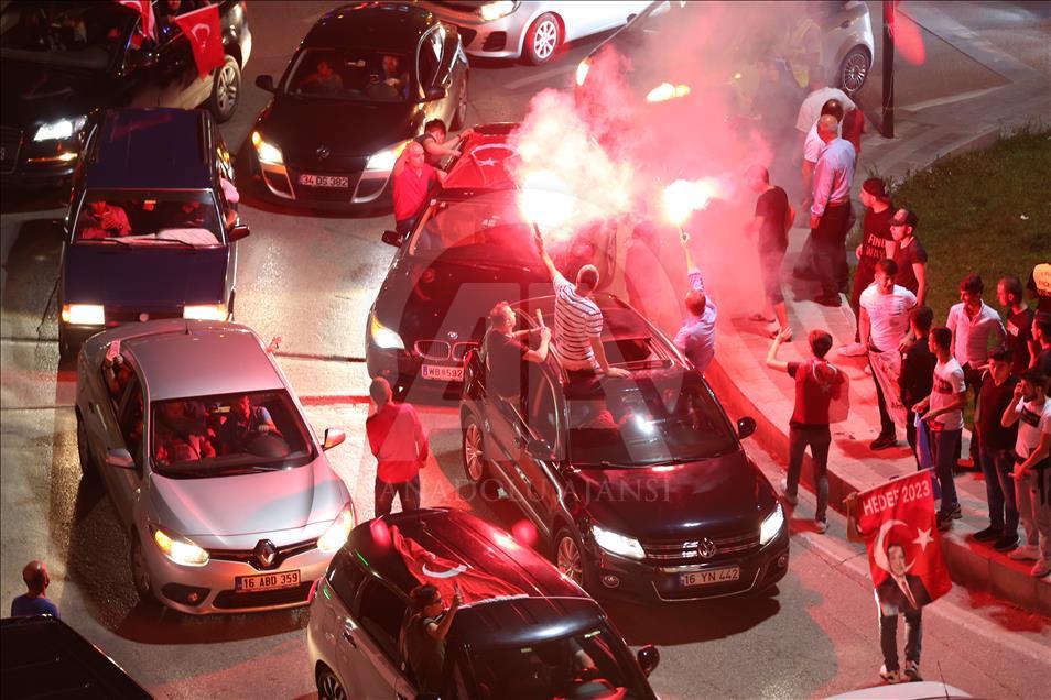 В Бурсе празднуют победу Эрдогана на выборах

