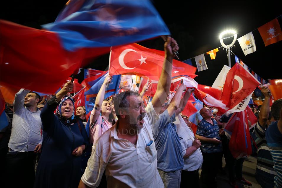 В Трабзоне празднуют победу Эрдогана на выборах
