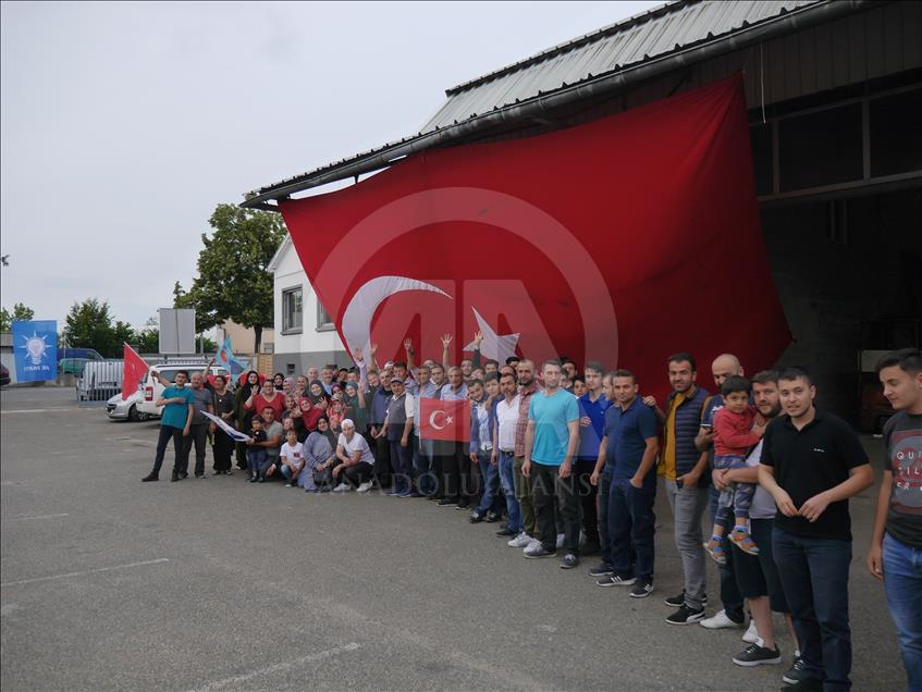 الأتراك في عواصم أوروبية يحتفلون بفوز أردوغان في الانتخابات
