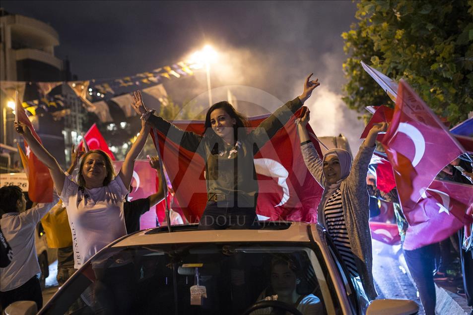 احتفالات جماهيرية في إسطنبول بفوز أردوغان بالانتخابات
