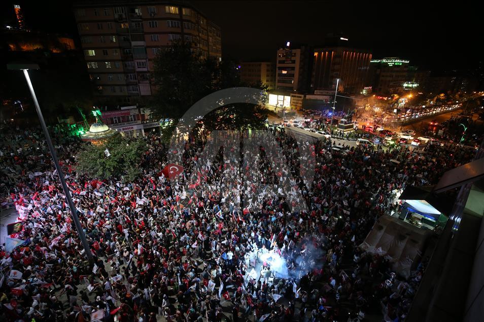 В Бурсе празднуют победу Эрдогана на выборах
