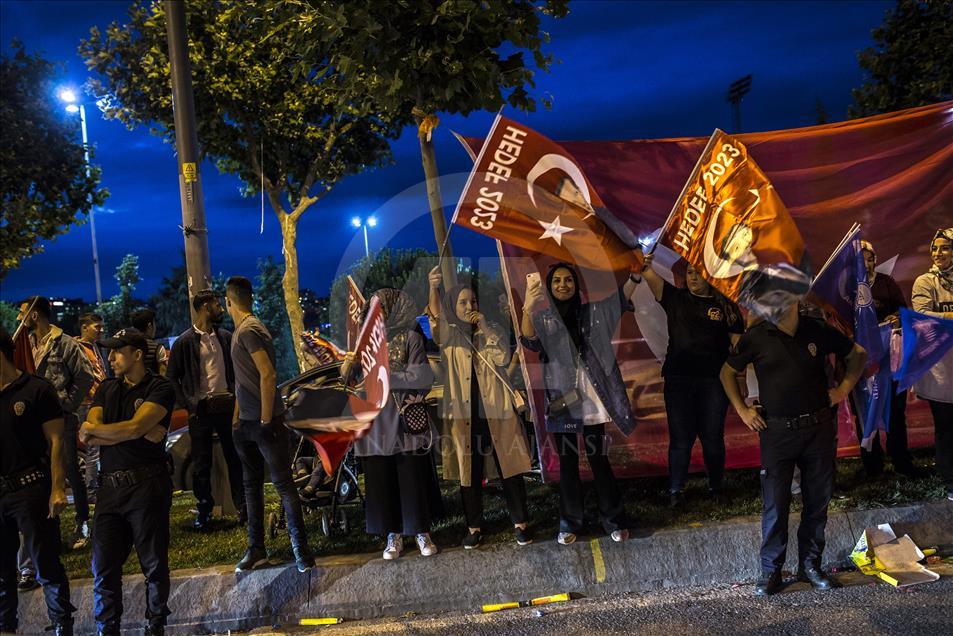 احتفالات جماهيرية في إسطنبول بفوز أردوغان بالانتخابات
