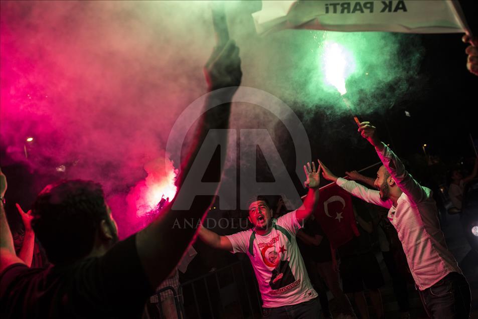 احتفالات جماهيرية في إسطنبول بفوز أردوغان بالانتخابات
