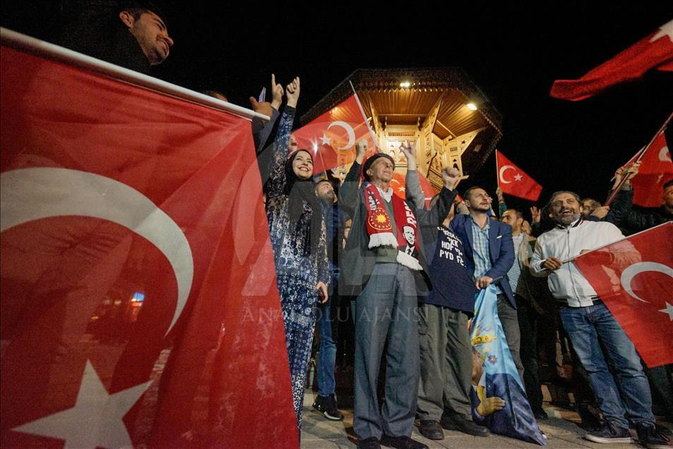 مردم سارایوو پیروزی انتخاباتی اردوغان را جشن گرفتند