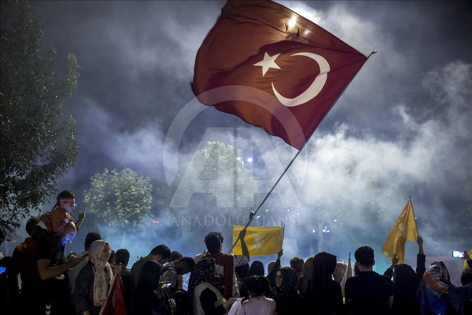 احتفالات جماهيرية في إسطنبول بفوز أردوغان بالانتخابات
