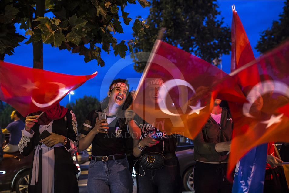 احتفالات جماهيرية في إسطنبول بفوز أردوغان بالانتخابات
