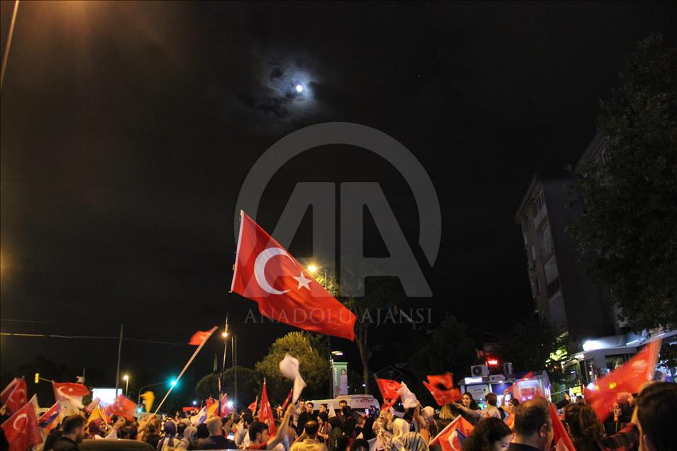 احتفالات جماهيرية في إسطنبول بفوز أردوغان بالانتخابات
