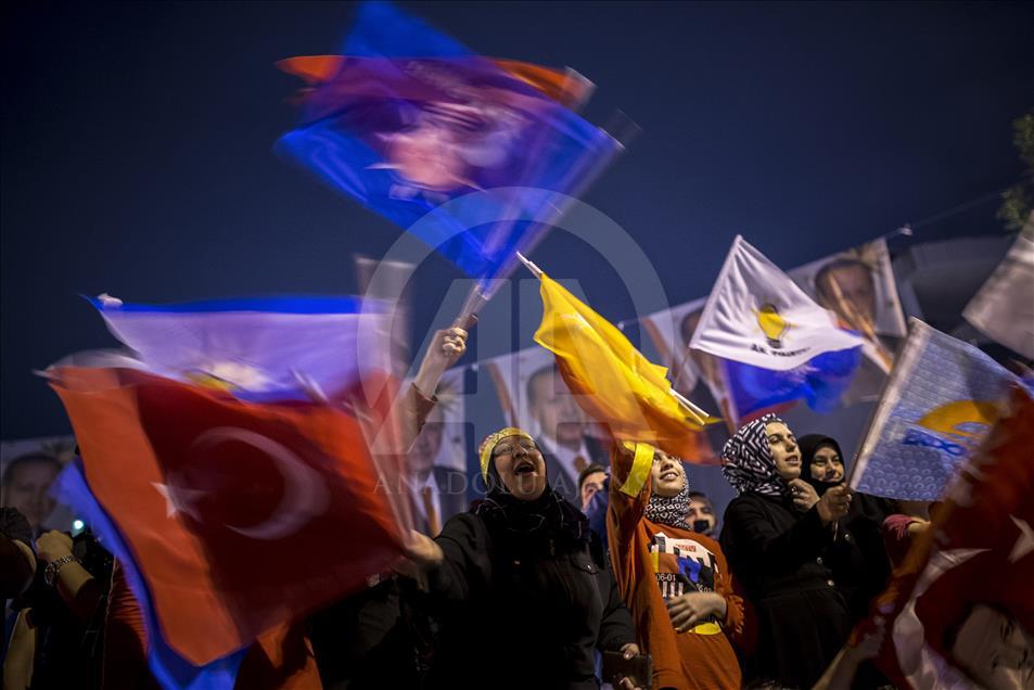 احتفالات جماهيرية في إسطنبول بفوز أردوغان بالانتخابات
