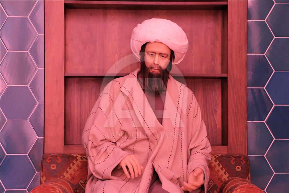 الفارابي وابن سينا وعمر الخيام يحاضرون في جامعة تركية