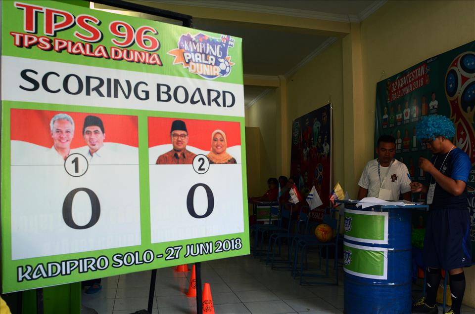 TPS dengan tema Piala Dunia, di Surakarta