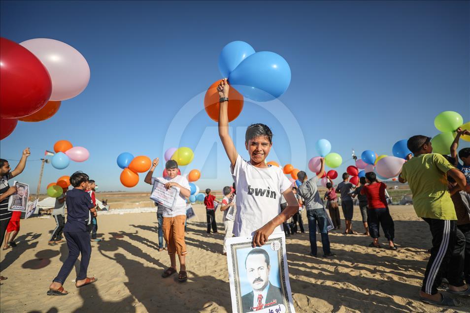 Gazzeli çocuklar gökyüzüne balon bıraktı