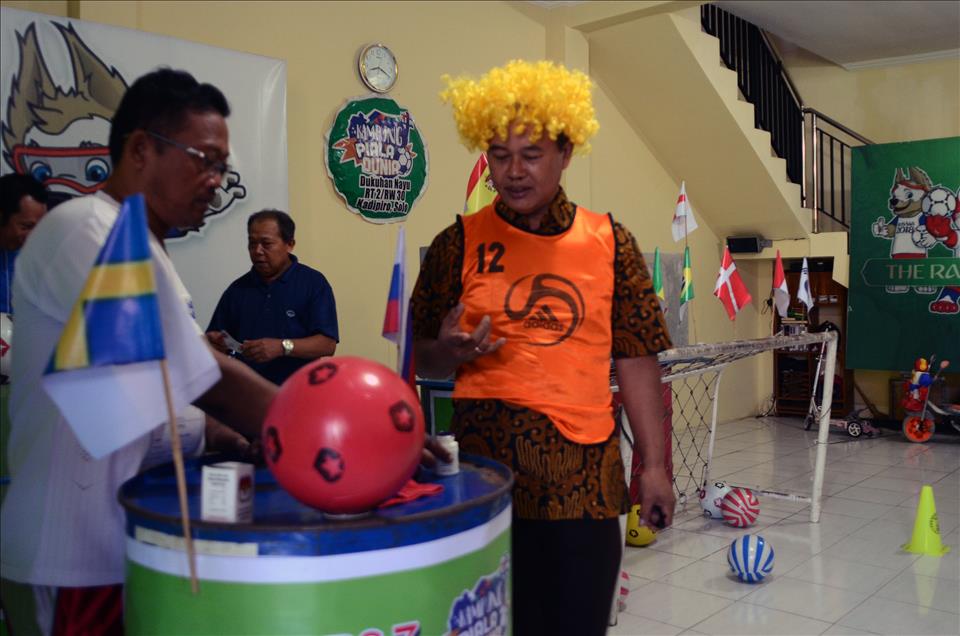 TPS dengan tema Piala Dunia, di Surakarta
