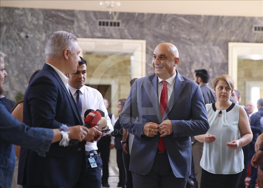 Milletvekilleri kayıt yaptırıyor