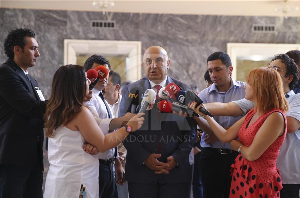 Milletvekilleri kayıt yaptırıyor