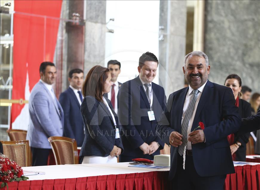 Milletvekilleri kayıt yaptırıyor