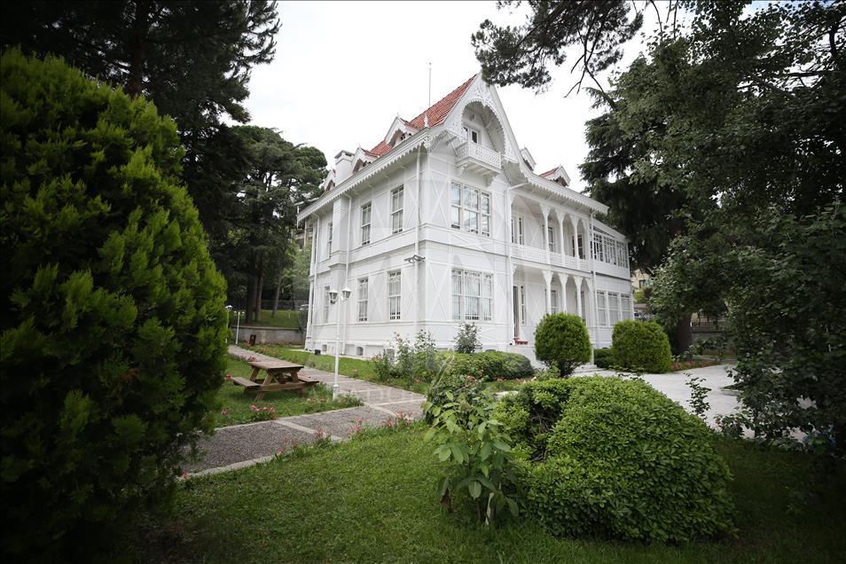 Atatürk Evi Müzesi'nin tapusu sergileniyor