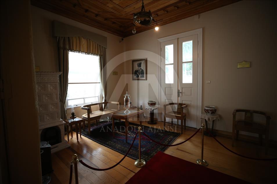 Atatürk Evi Müzesi'nin tapusu sergileniyor
