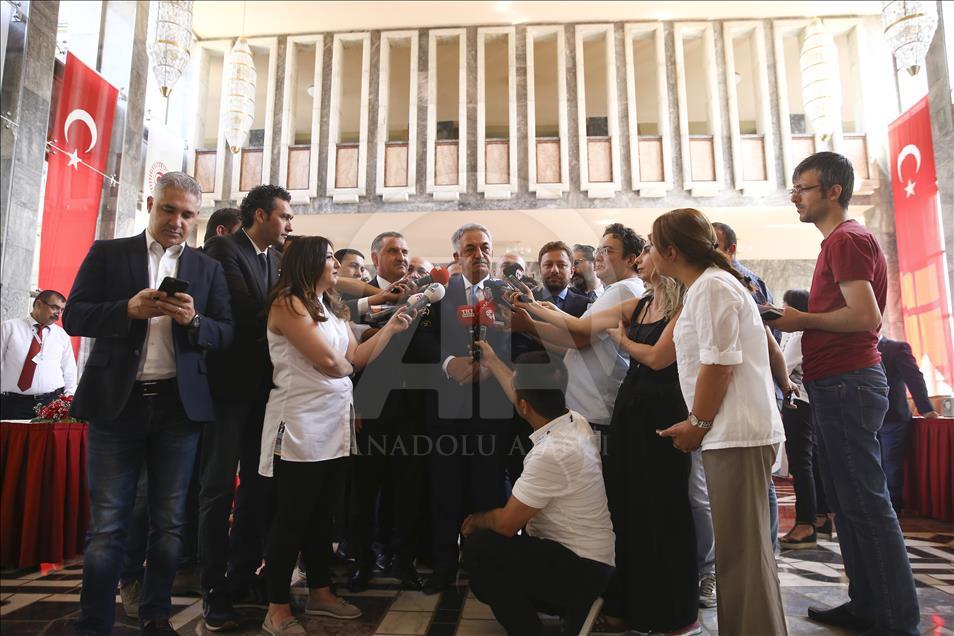 Milletvekilleri kayıt yaptırıyor