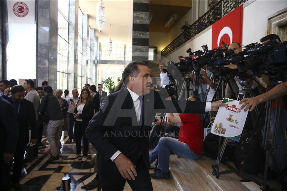 Milletvekilleri kayıt yaptırıyor