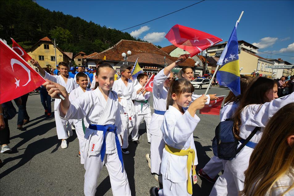 Bosnalı yüzlerce atlı Prusac'a uğurlandı