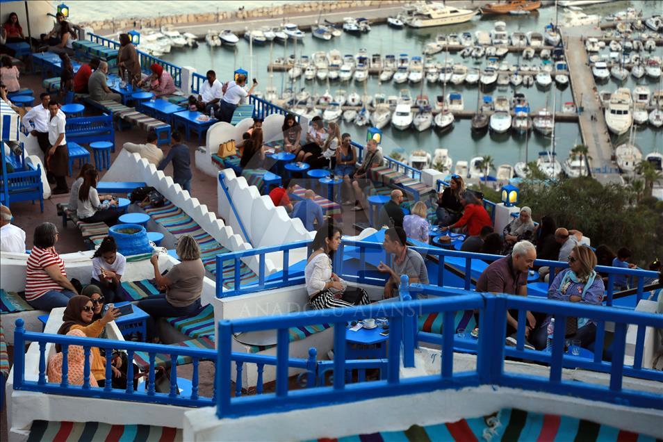 سيدي بوسعيد" التونسية.. مدينة اللونين الأزرق والأبيض