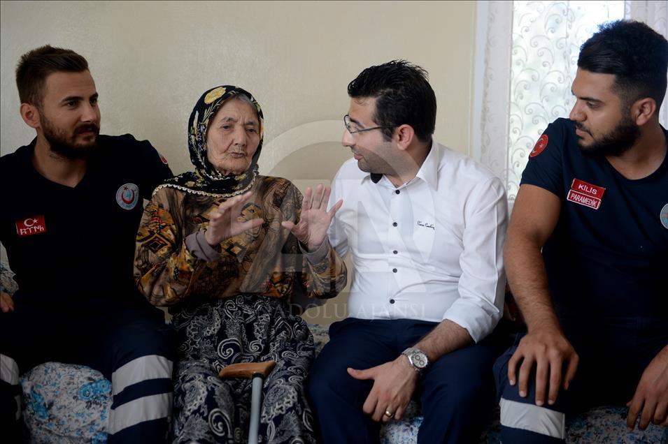 "Acil Servis"ten 105 yaşındaki nineye doğum günü sürprizi 