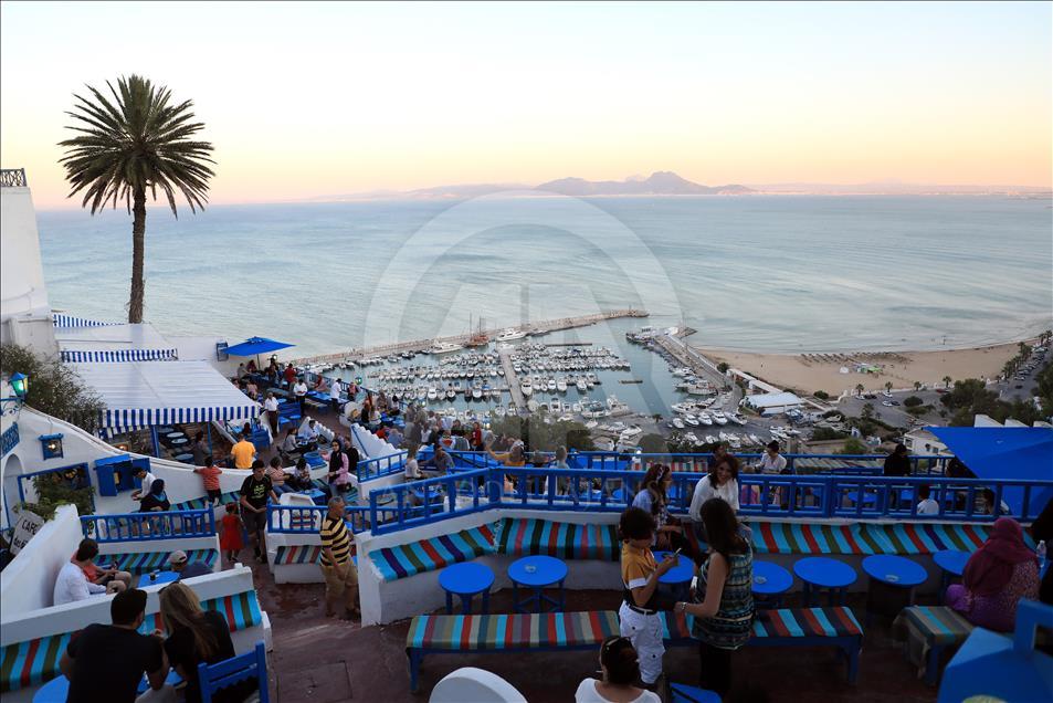 سيدي بوسعيد" التونسية.. مدينة اللونين الأزرق والأبيض