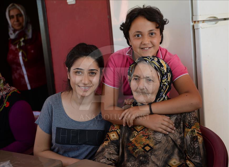 "Acil Servis"ten 105 yaşındaki nineye doğum günü sürprizi 