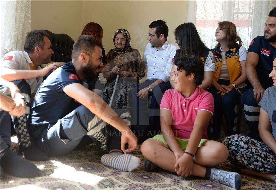 "Acil Servis"ten 105 yaşındaki nineye doğum günü sürprizi 