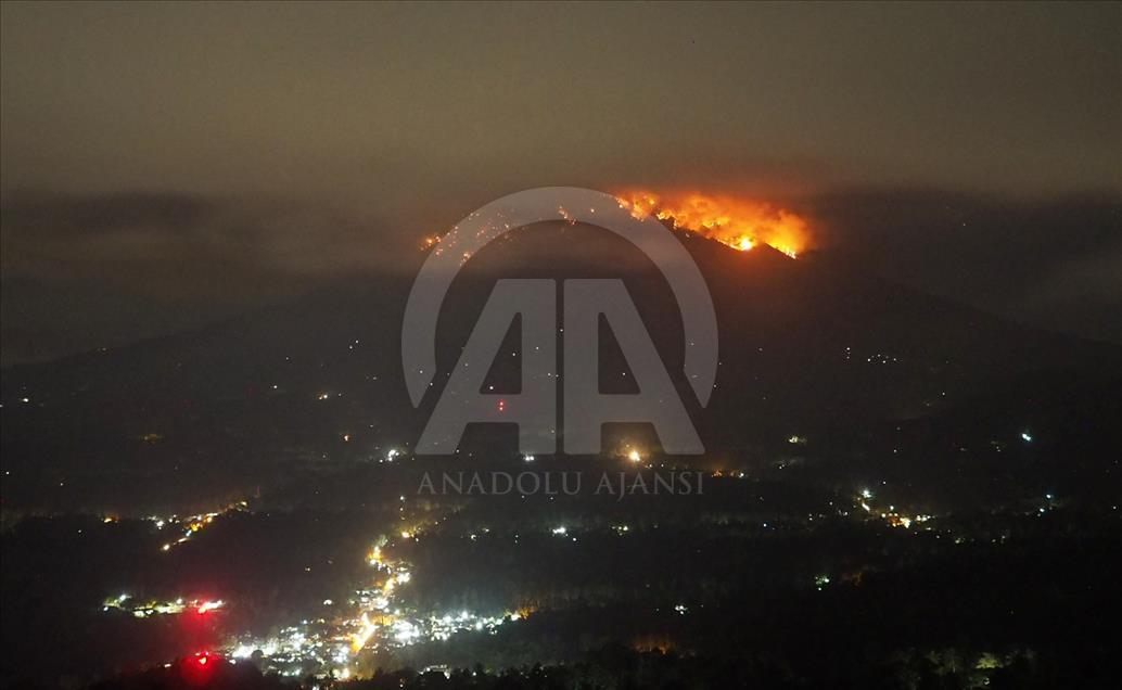 Gunung Agung kembali erupsi