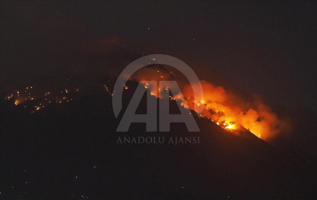 Gunung Agung kembali erupsi