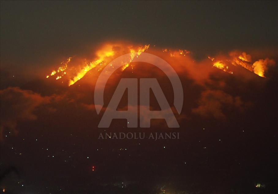 Gunung Agung kembali erupsi