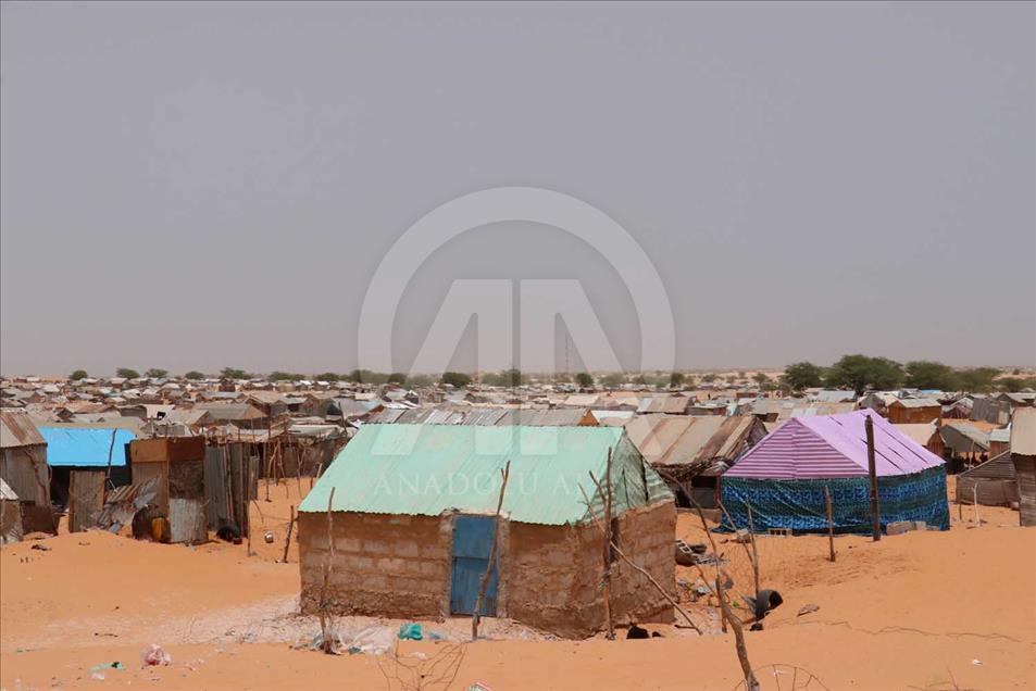 En la capital de Mauritania, Nuakchot, las personas deben esperar la llegada de un burro para beber agua