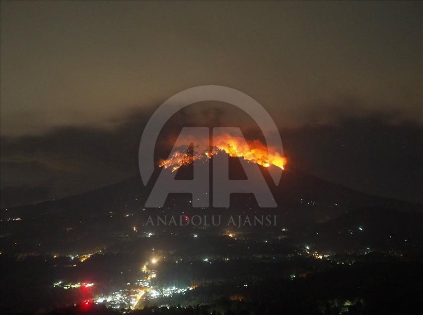 Gunung Agung kembali erupsi