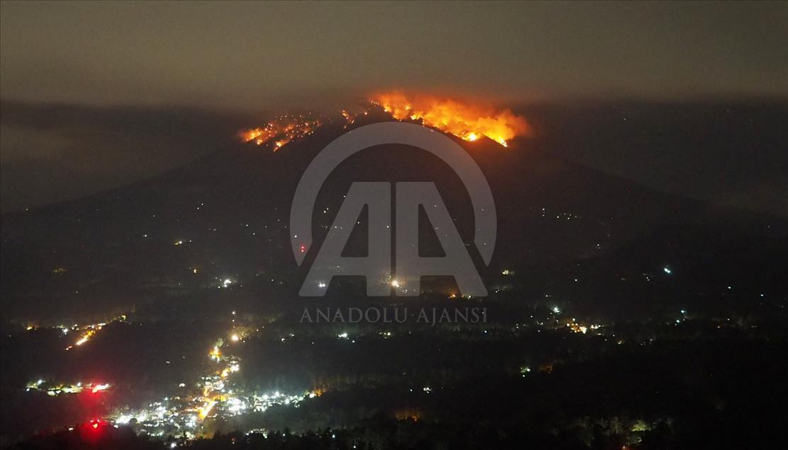 Gunung Agung kembali erupsi