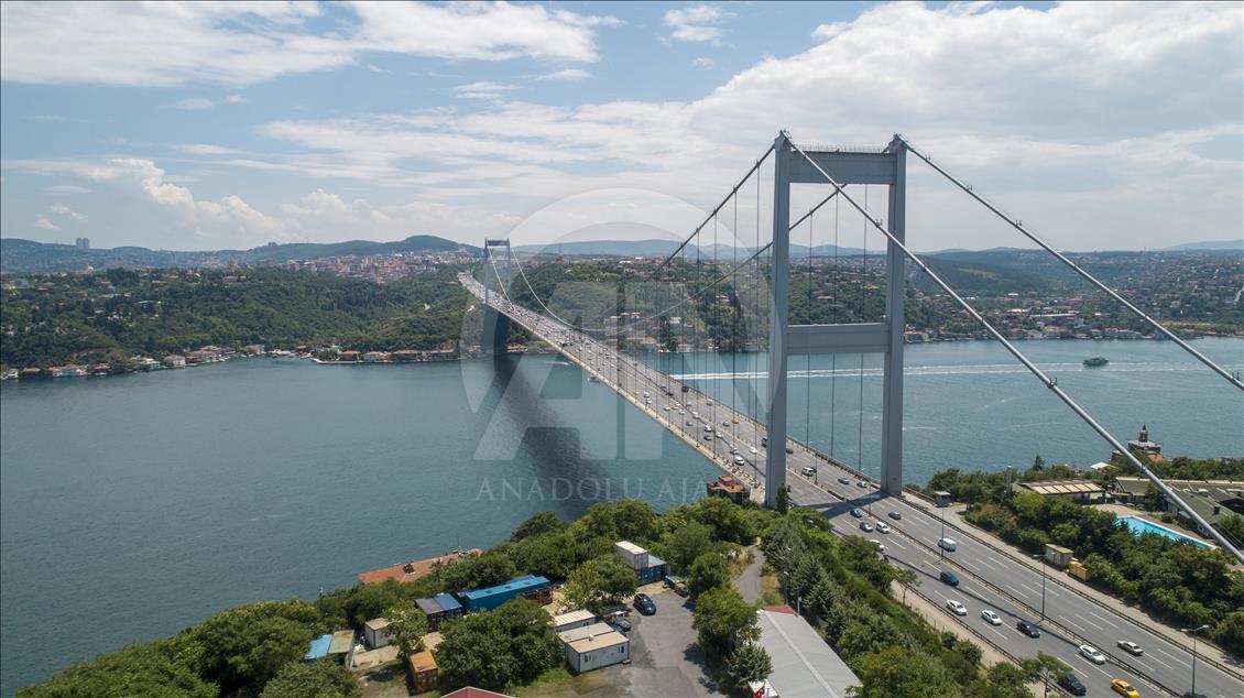 Vista del puente del Sultán Mehmet